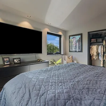 With Seaview Villa Larvik